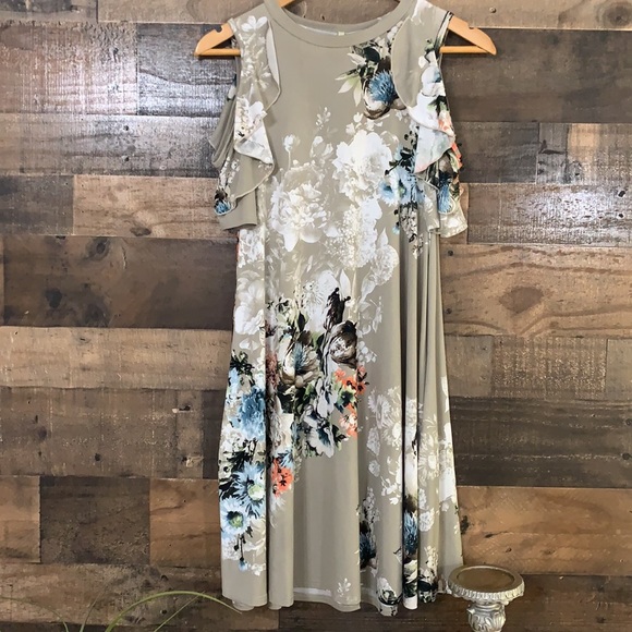 Bellamie Dresses & Skirts - 🍃🌸 Bellamie Floral Dress Size Small